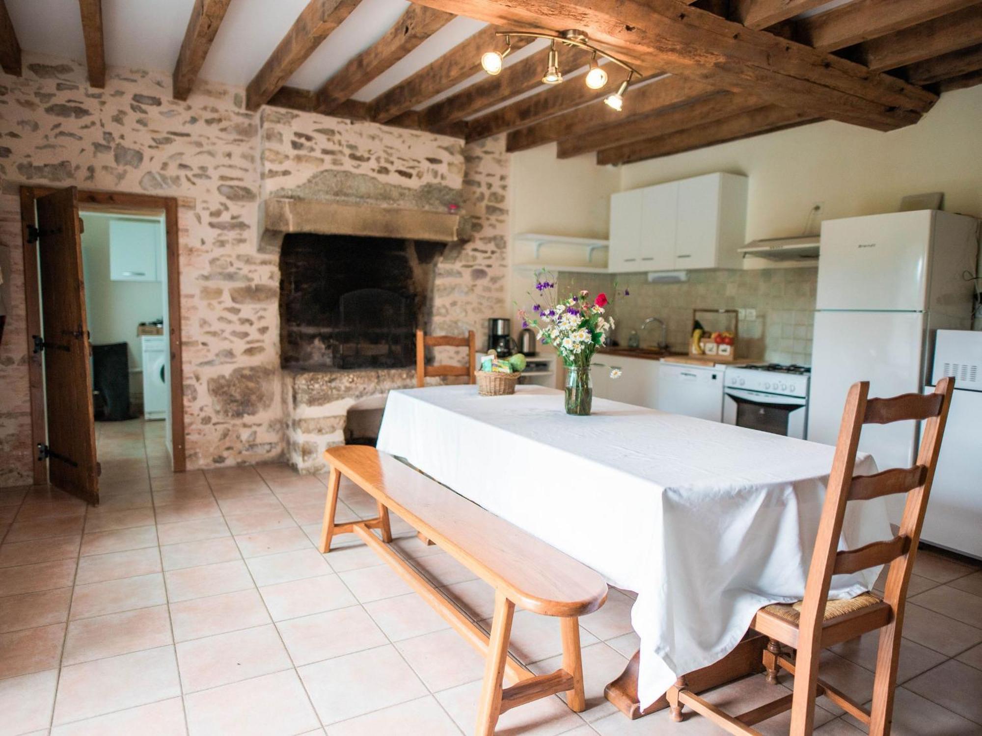 Gite De Charme Renove Avec Cheminee, Terrasse Et Proche Randonnees - Capacite 13 Pers. - Fr-1-410-179 Saint-Léonard-des-Bois Exterior foto